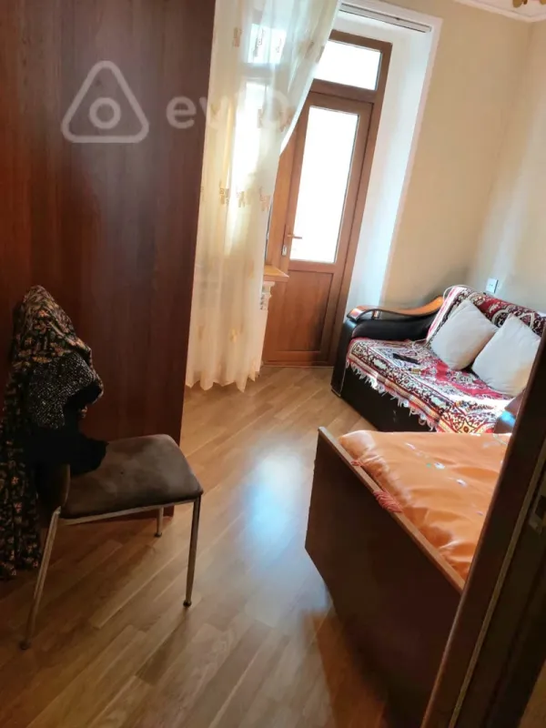 Satılır 4 otaqlı köhnə tikili 120 m²