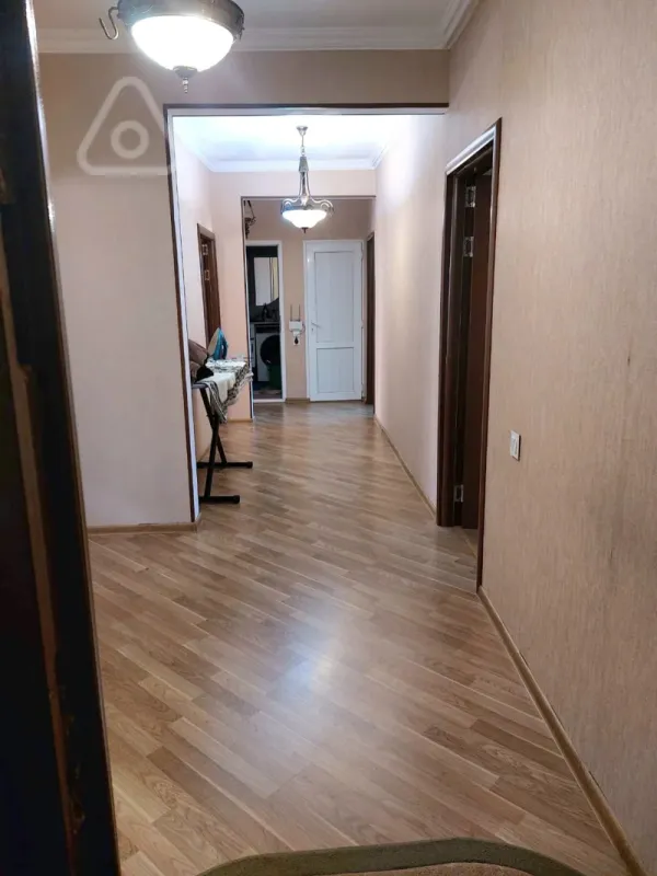 Satılır 4 otaqlı köhnə tikili 120 m²