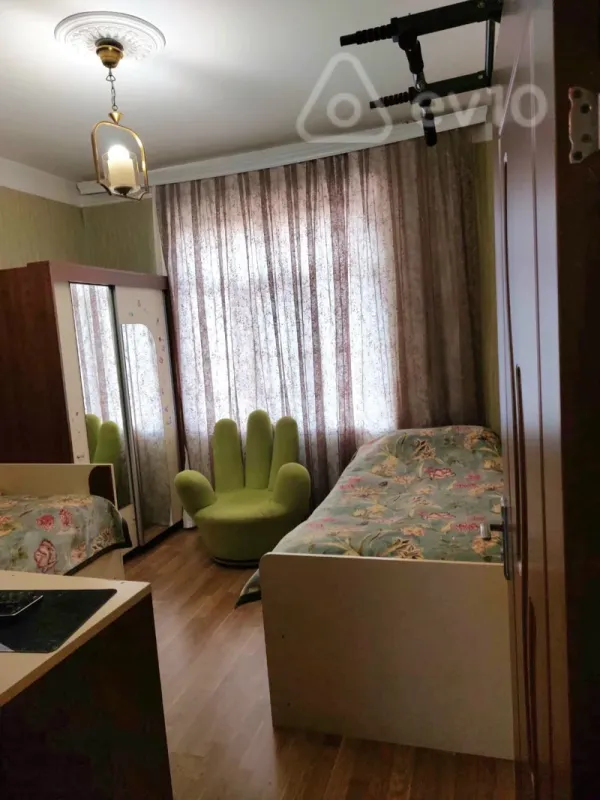 Satılır 4 otaqlı köhnə tikili 120 m²