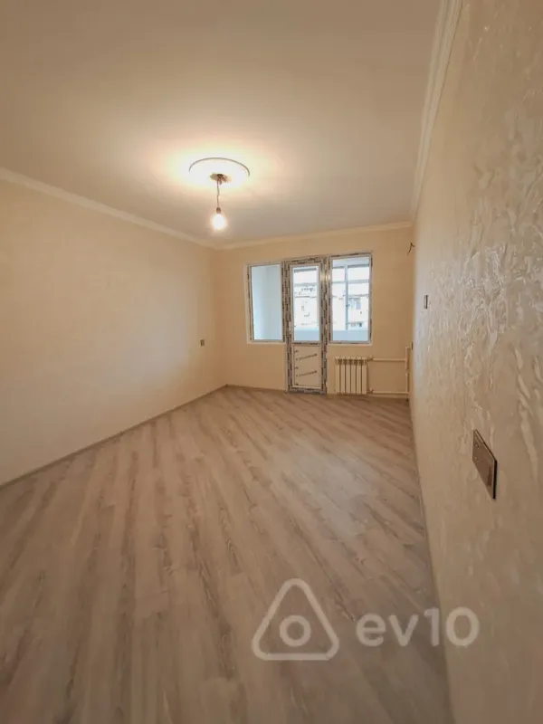 Satılır 1 otaqlı köhnə tikili 35 m²