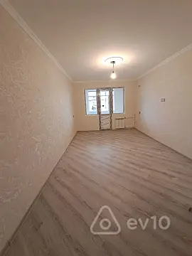 Satılır 1 otaqlı köhnə tikili 35 m²