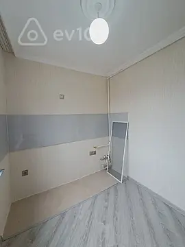 Satılır 1 otaqlı köhnə tikili 35 m²