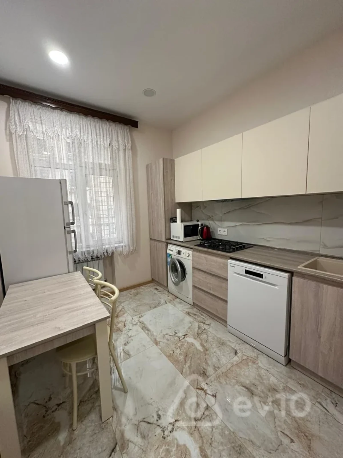 Kirayə verilir 3 otaqlı yeni tikili 94 m²