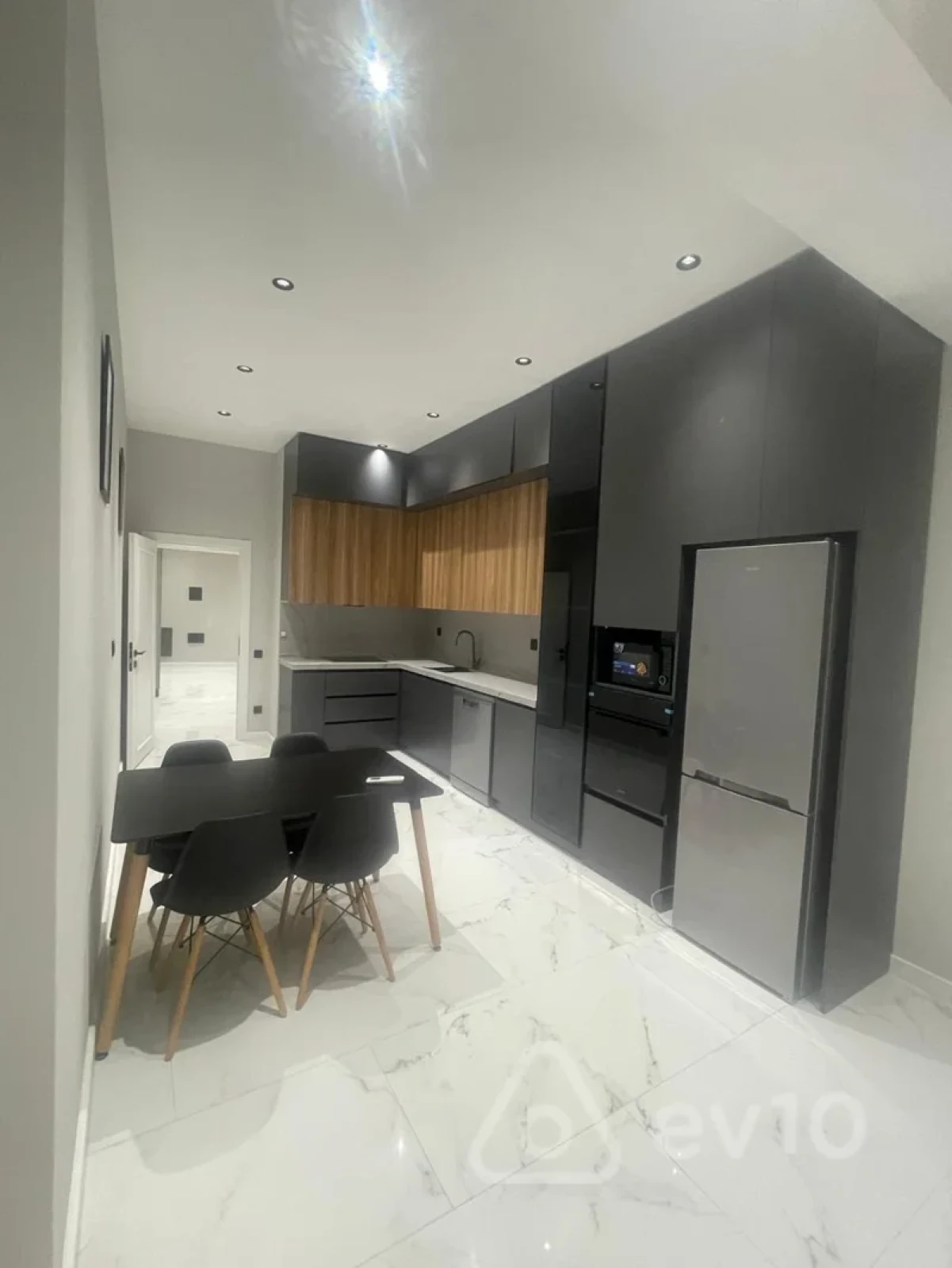 Kirayə verilir 2 otaqlı yeni tikili 120 m²