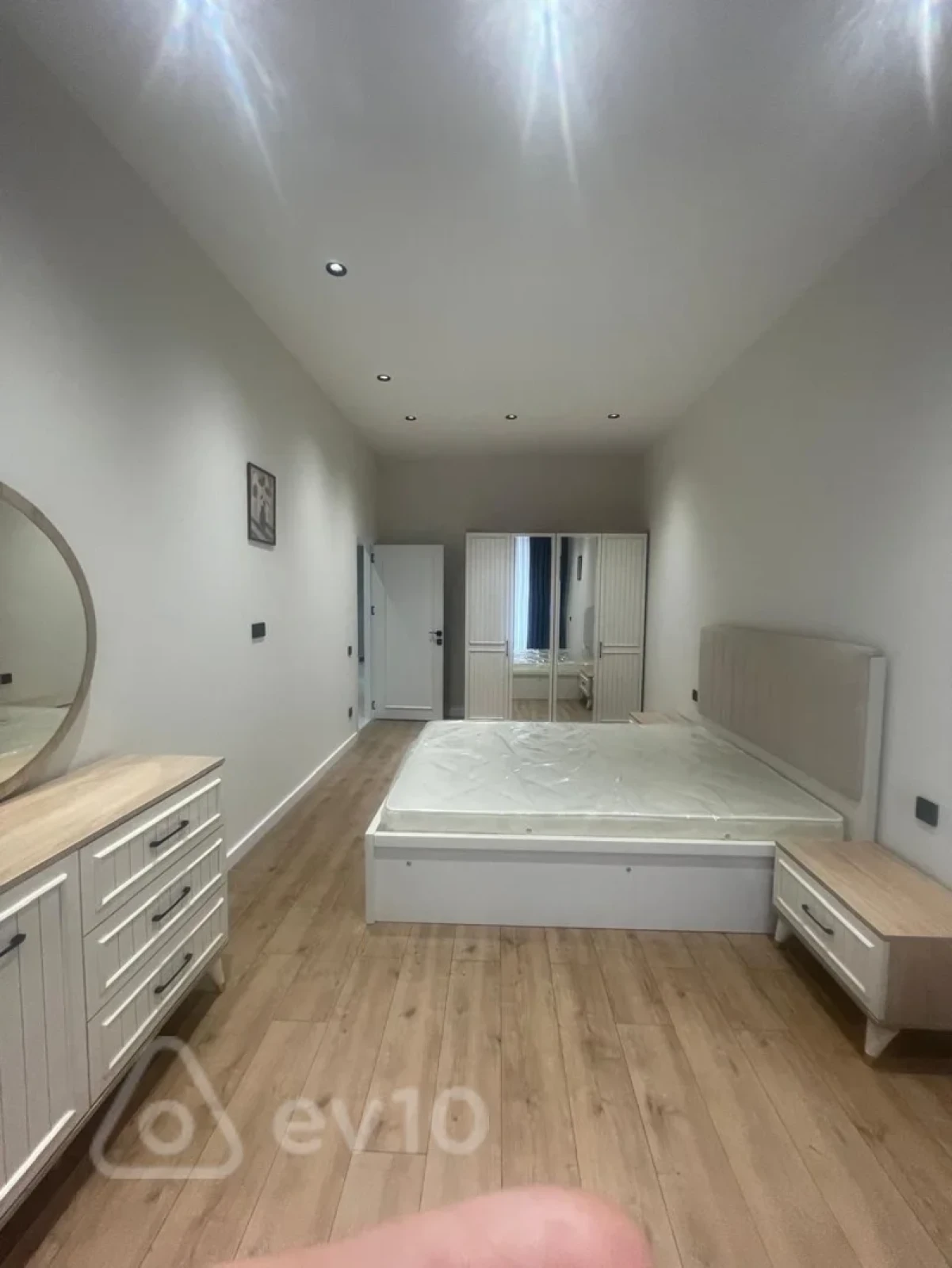 Kirayə verilir 2 otaqlı yeni tikili 120 m²