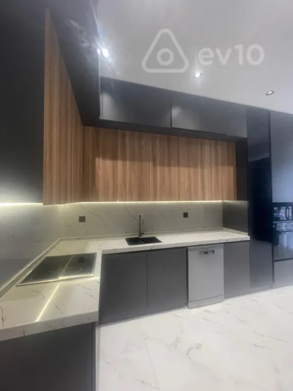 Kirayə verilir 2 otaqlı yeni tikili 120 m²