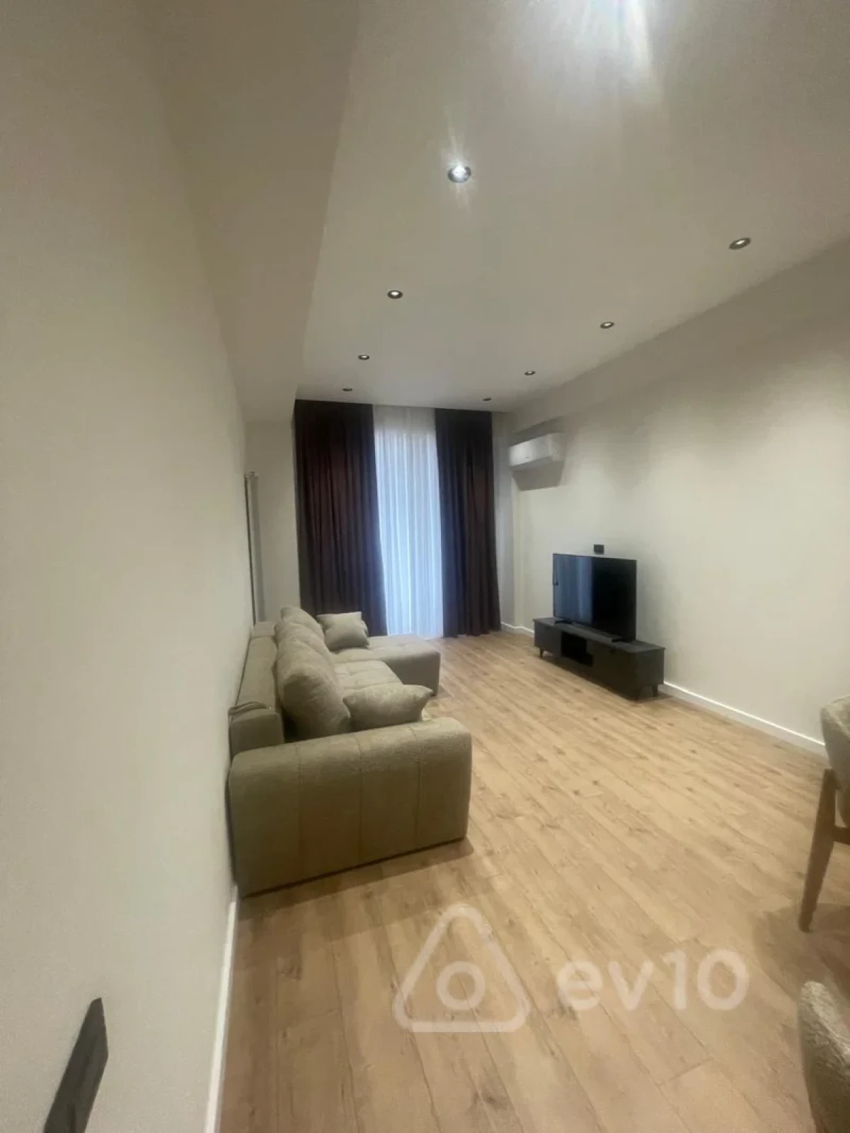 Kirayə verilir 2 otaqlı yeni tikili 120 m²
