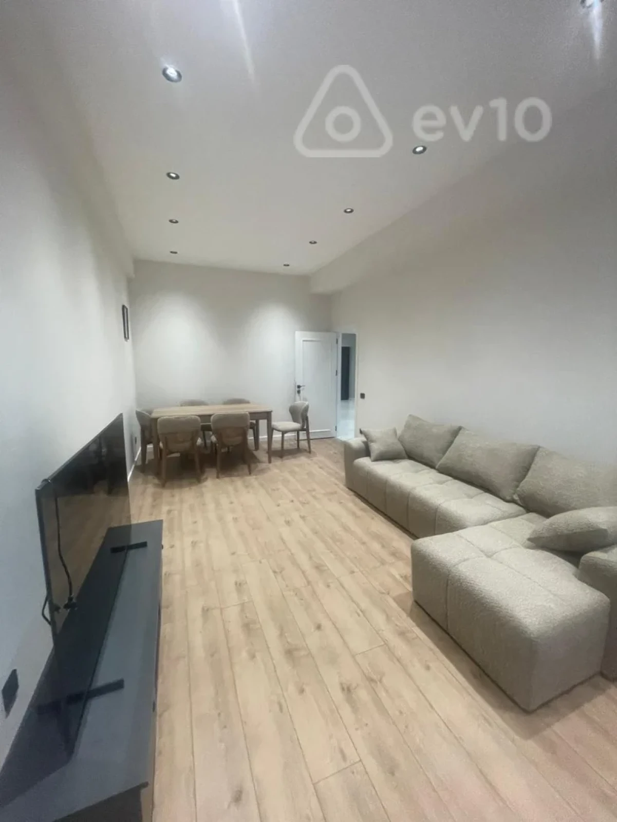 Kirayə verilir 2 otaqlı yeni tikili 120 m²