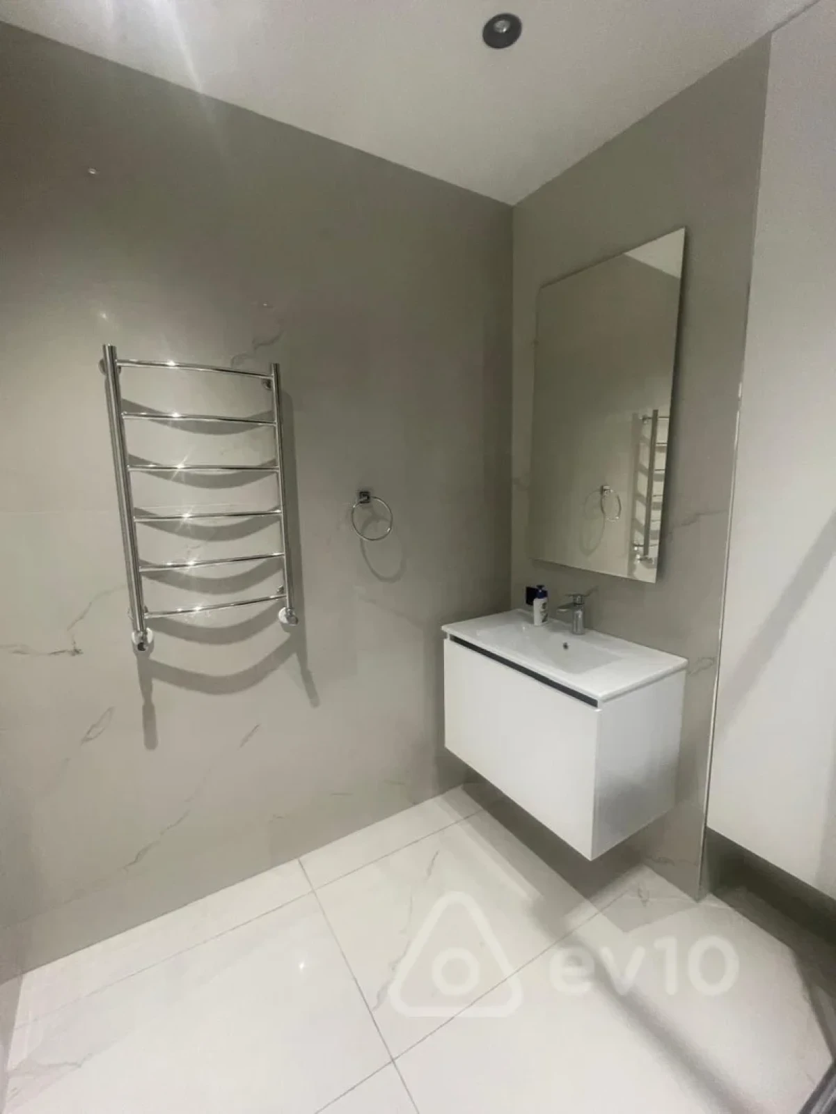 Kirayə verilir 2 otaqlı yeni tikili 120 m²