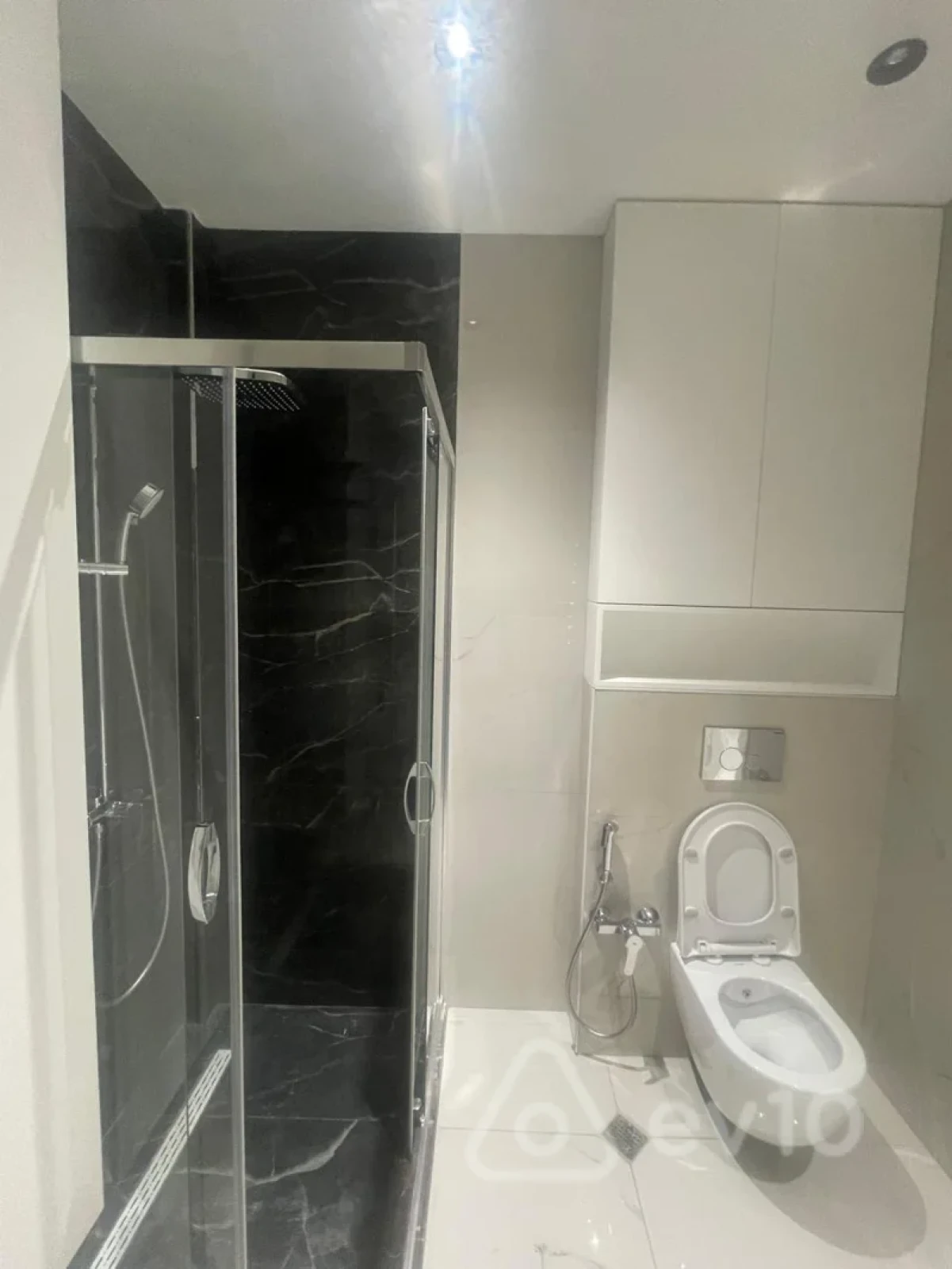 Kirayə verilir 2 otaqlı yeni tikili 120 m²