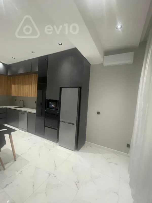 Kirayə verilir 2 otaqlı yeni tikili 120 m²