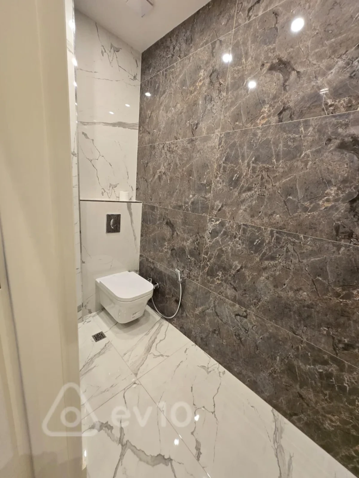 Kirayə verilir 5 otaqlı yeni tikili 250 m²