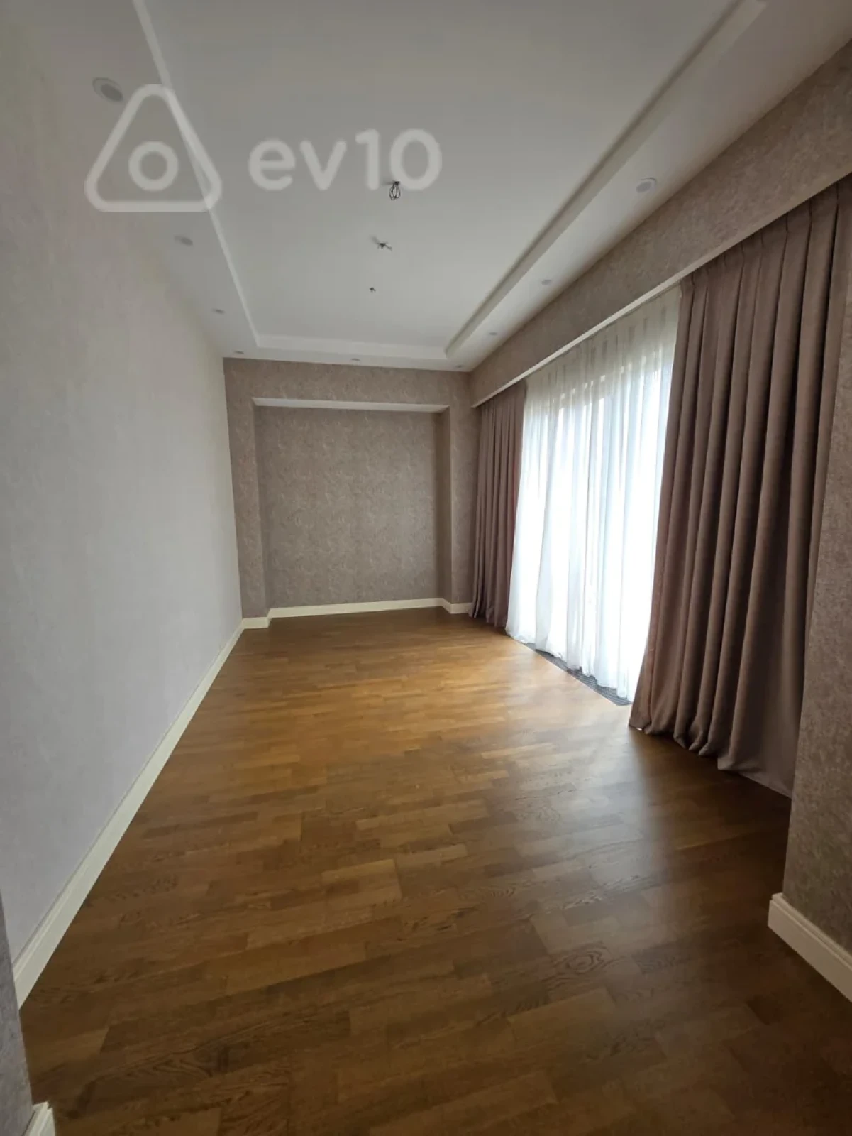 Kirayə verilir 5 otaqlı yeni tikili 250 m²