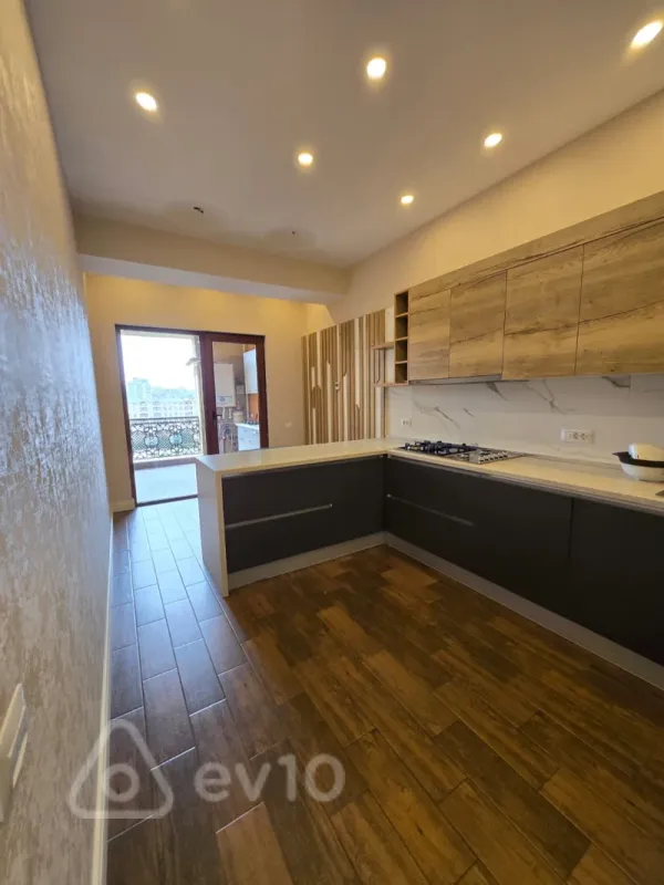 Kirayə verilir 5 otaqlı yeni tikili 250 m²