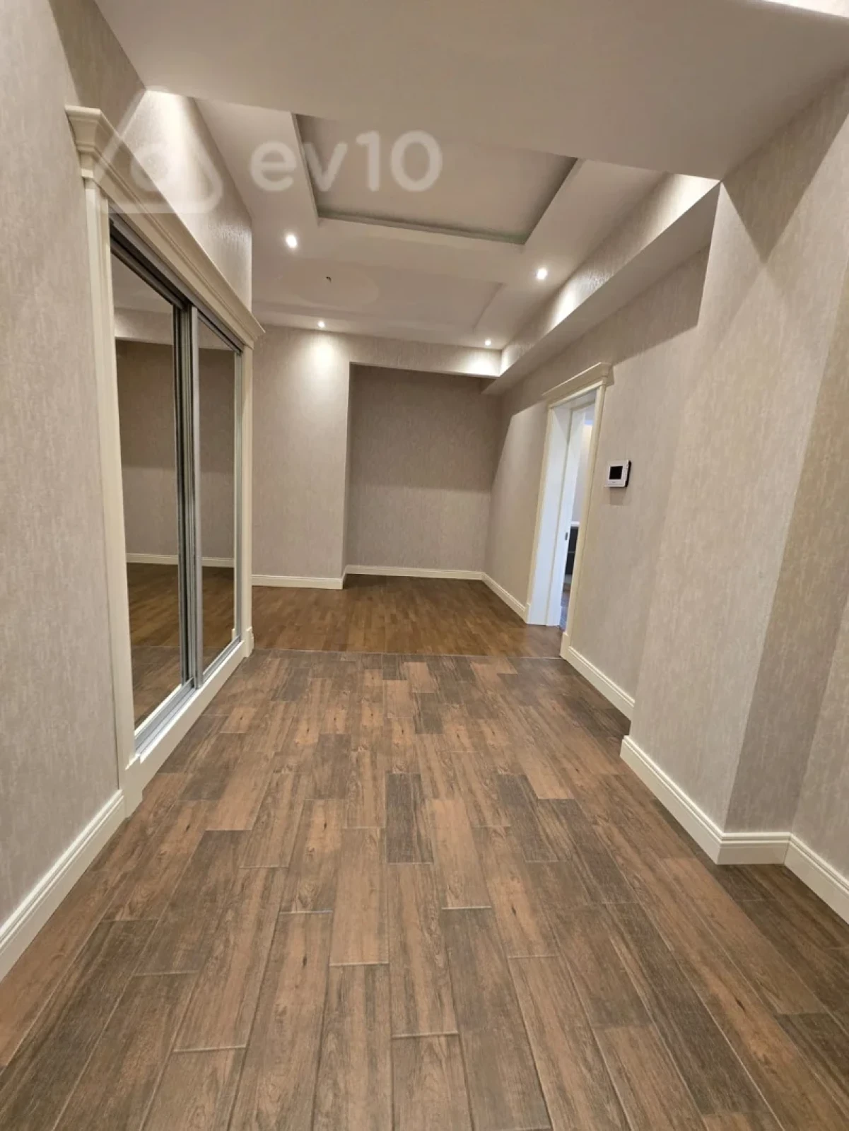 Kirayə verilir 5 otaqlı yeni tikili 250 m²