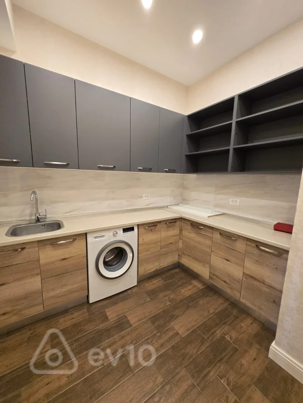 Kirayə verilir 5 otaqlı yeni tikili 250 m²