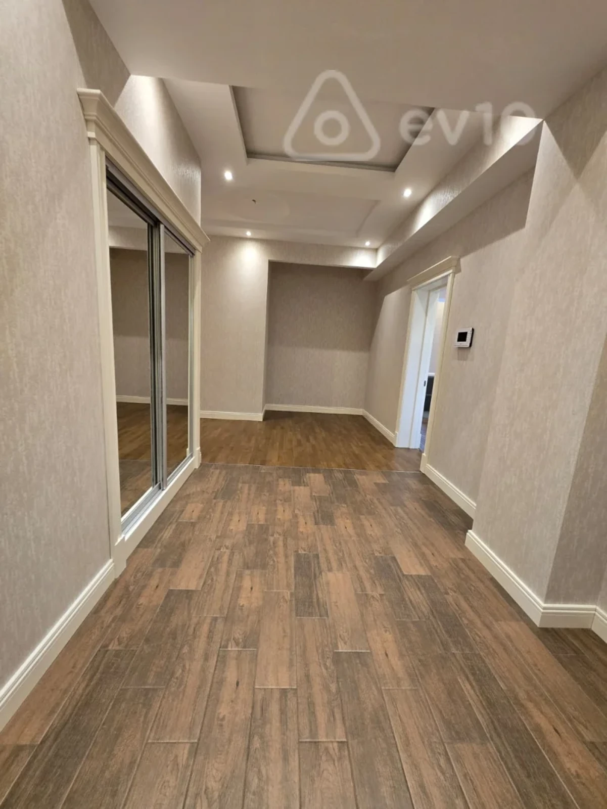 Kirayə verilir 5 otaqlı yeni tikili 250 m²