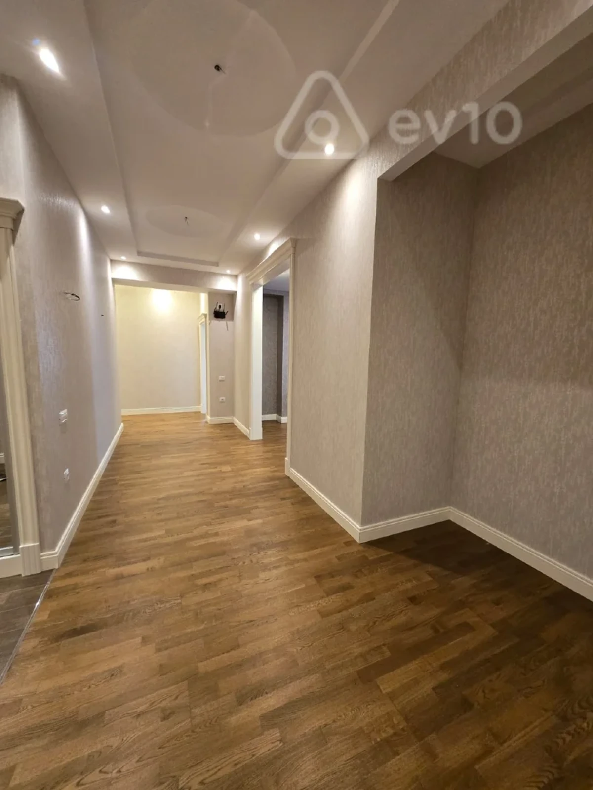 Kirayə verilir 5 otaqlı yeni tikili 250 m²