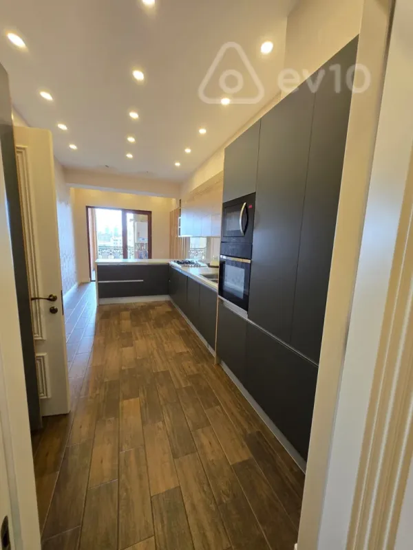 Kirayə verilir 5 otaqlı yeni tikili 250 m²