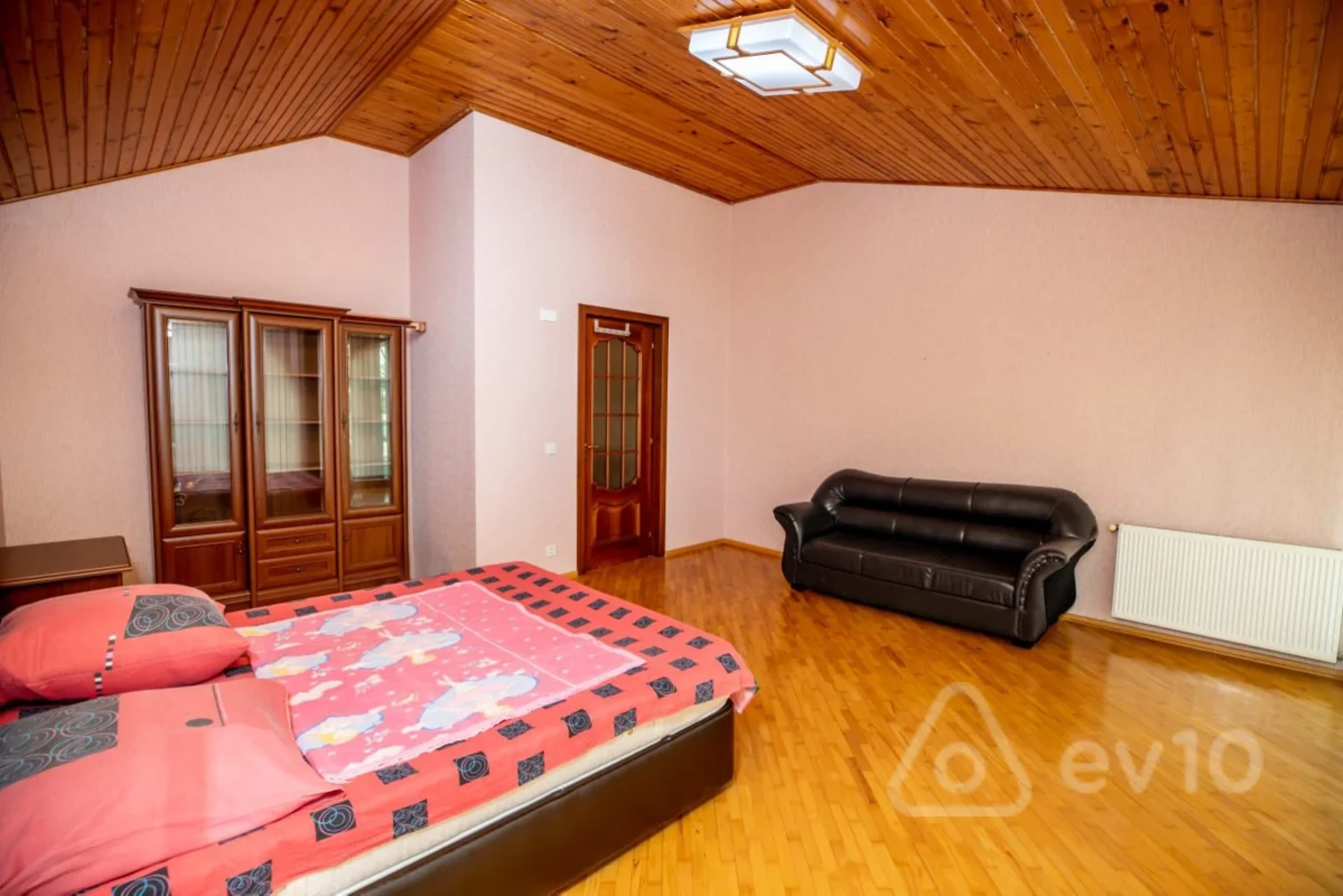 Satılır 7 otaqlı həyət evi 410 m²