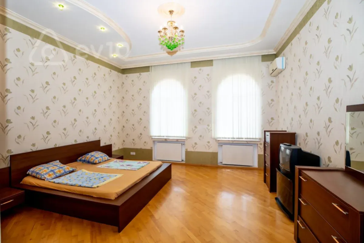 Satılır 7 otaqlı həyət evi 410 m²