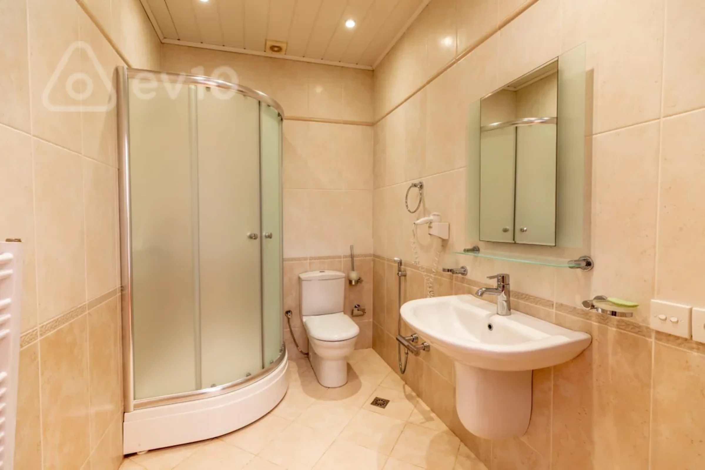 Satılır 7 otaqlı həyət evi 410 m²