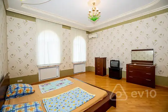 Satılır 7 otaqlı həyət evi 410 m²