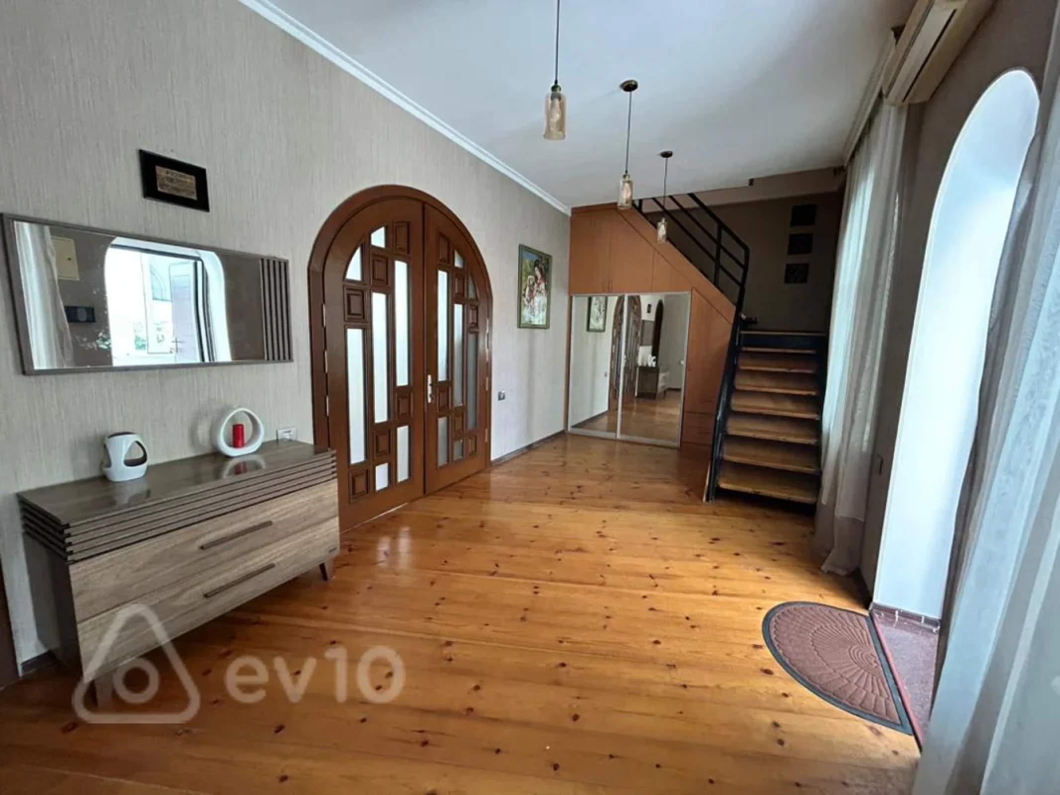 Kirayə verilir 5 otaqlı həyət evi 250 m²