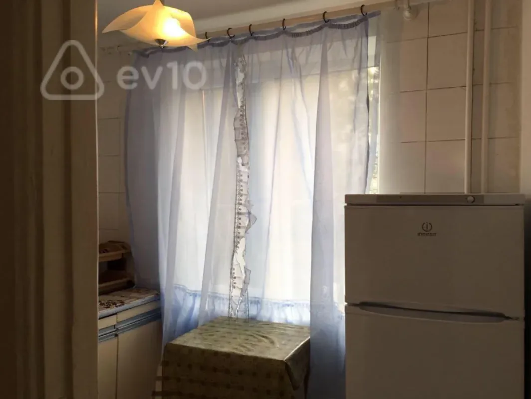 Kirayə verilir 1 otaqlı köhnə tikili 35 m²
