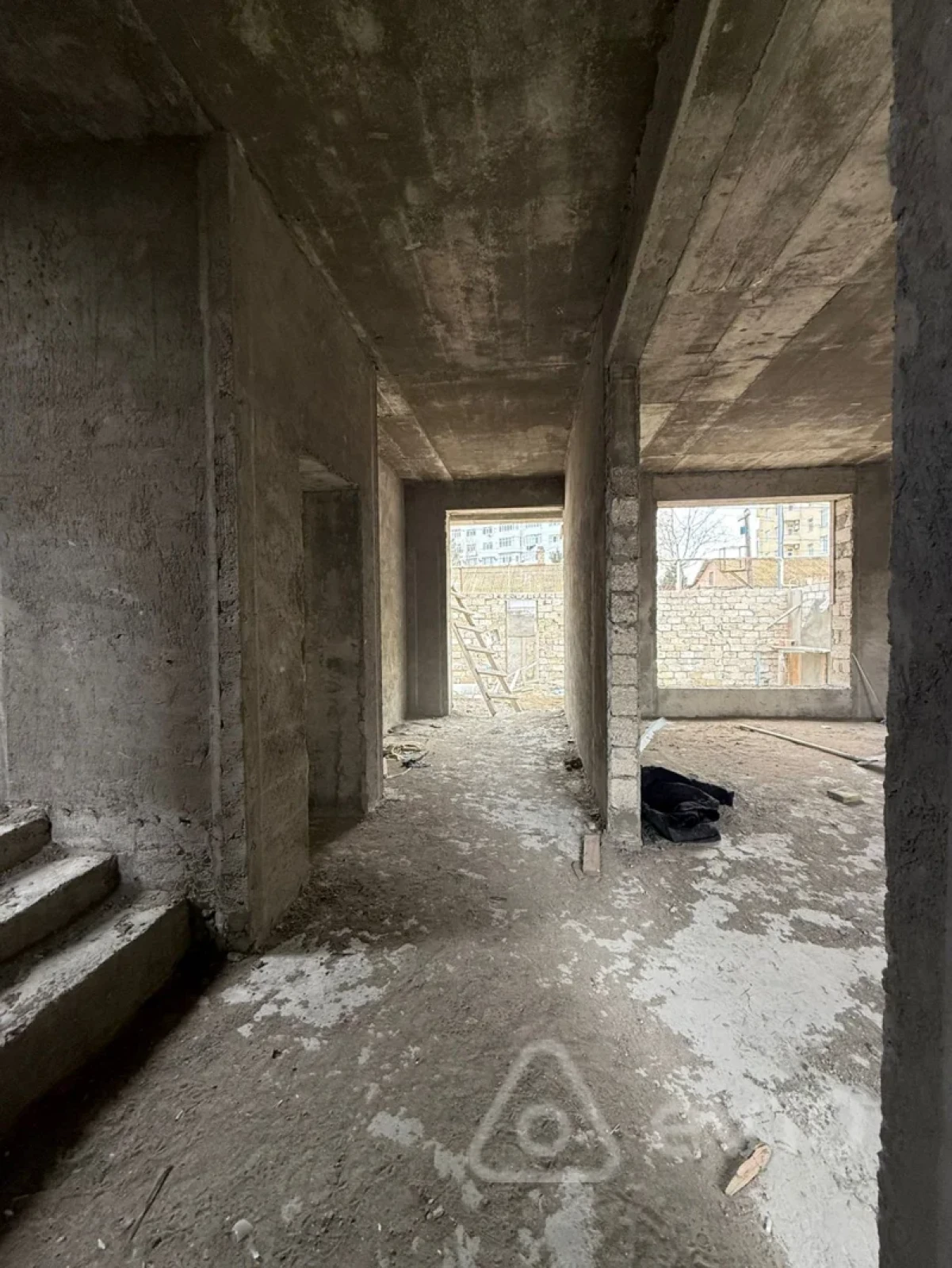 Satılır 4 otaqlı həyət evi 240 m²