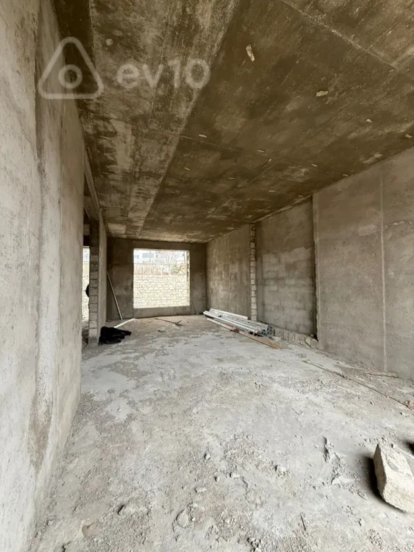 Satılır 4 otaqlı həyət evi 240 m²