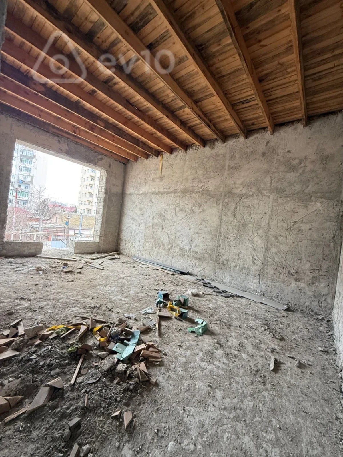 Satılır 4 otaqlı həyət evi 240 m²