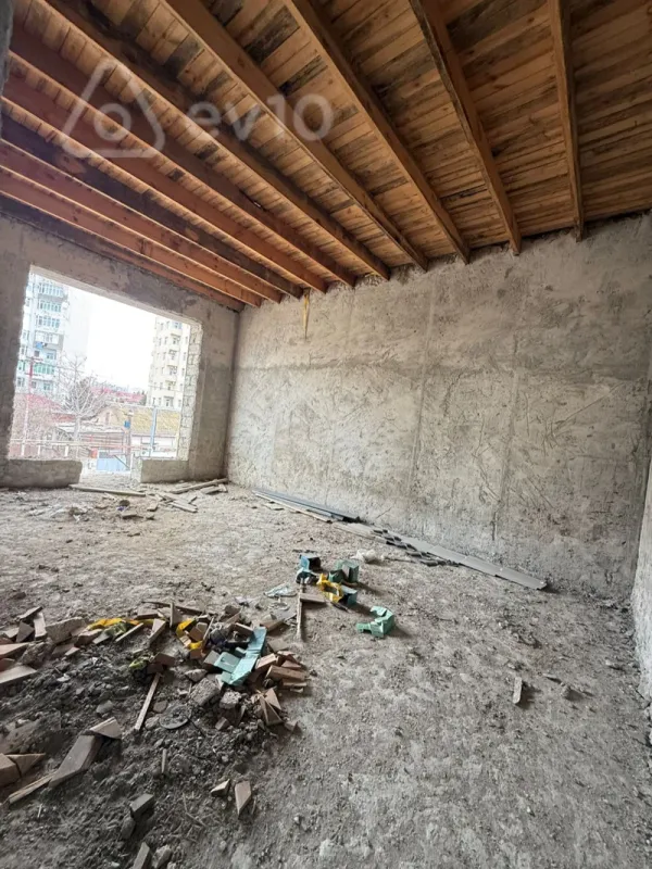 Satılır 4 otaqlı həyət evi 240 m²