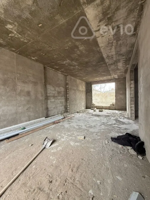 Satılır 4 otaqlı həyət evi 240 m²