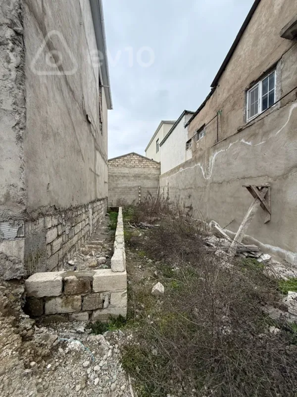 Satılır 4 otaqlı həyət evi 240 m²