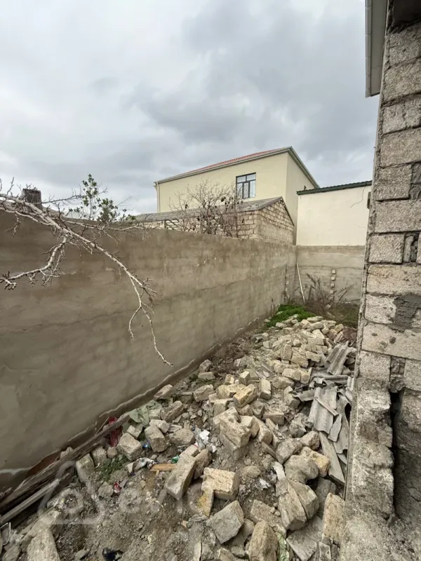 Satılır 4 otaqlı həyət evi 240 m²