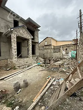 Satılır 4 otaqlı həyət evi 240 m²