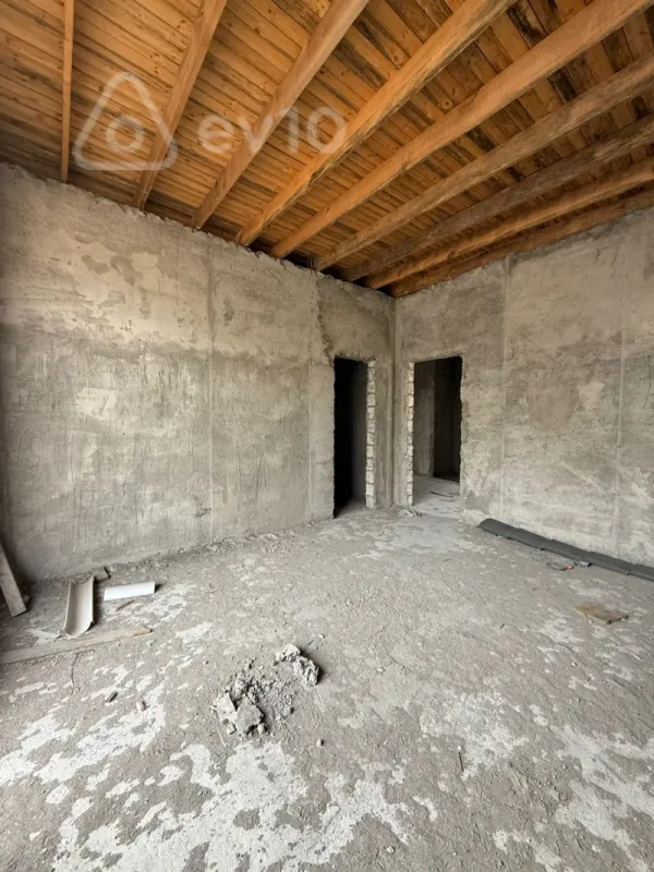 Satılır 4 otaqlı həyət evi 240 m²