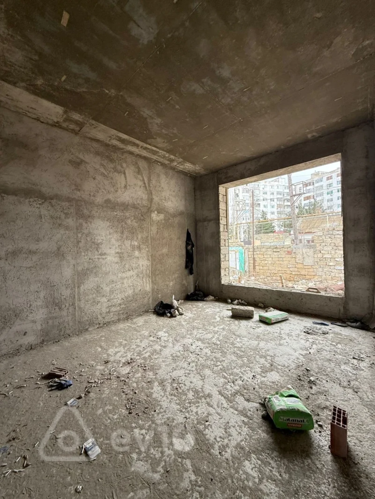 Satılır 4 otaqlı həyət evi 240 m²