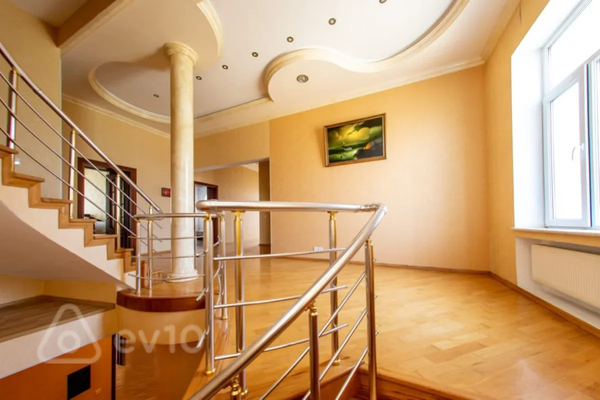 Satılır 6 otaqlı həyət evi 404.7 m²