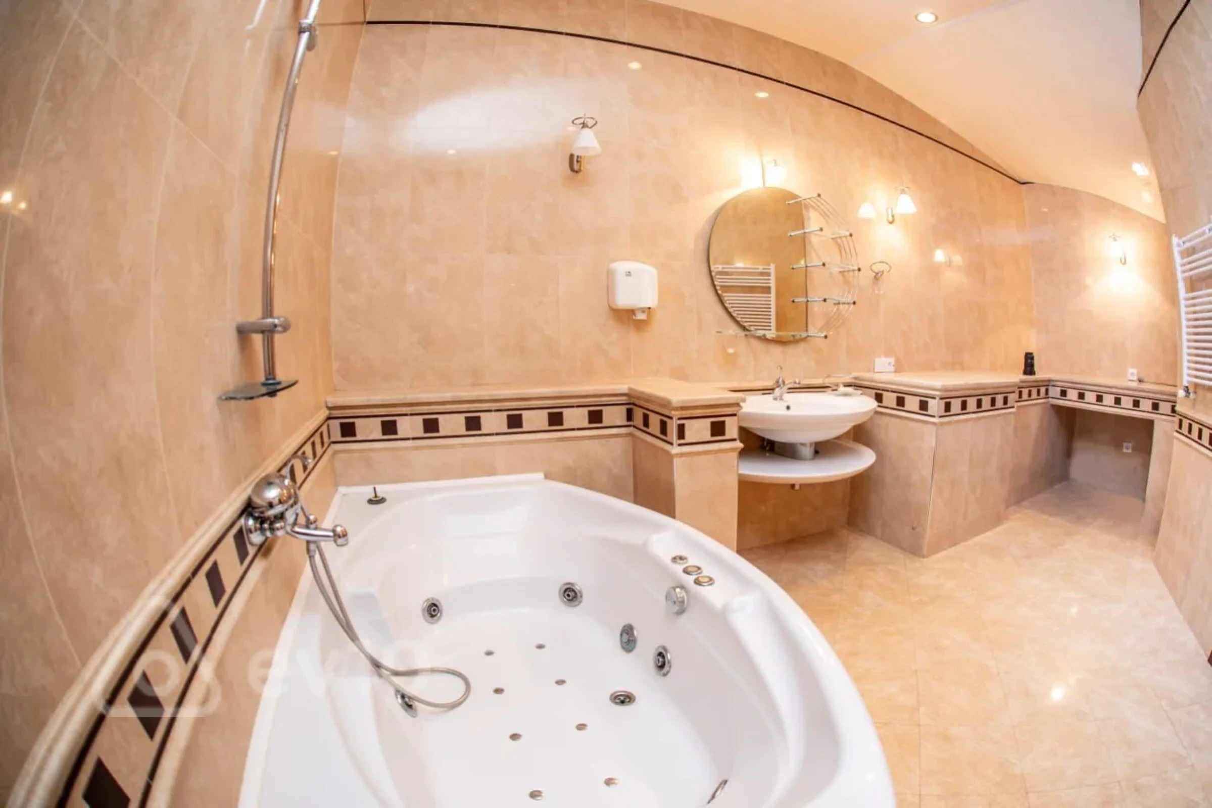 Satılır 6 otaqlı həyət evi 404.7 m²