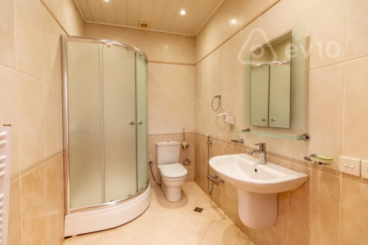 Satılır 6 otaqlı həyət evi 404.7 m²