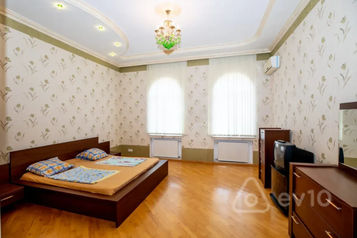 Satılır 6 otaqlı həyət evi 404.7 m²