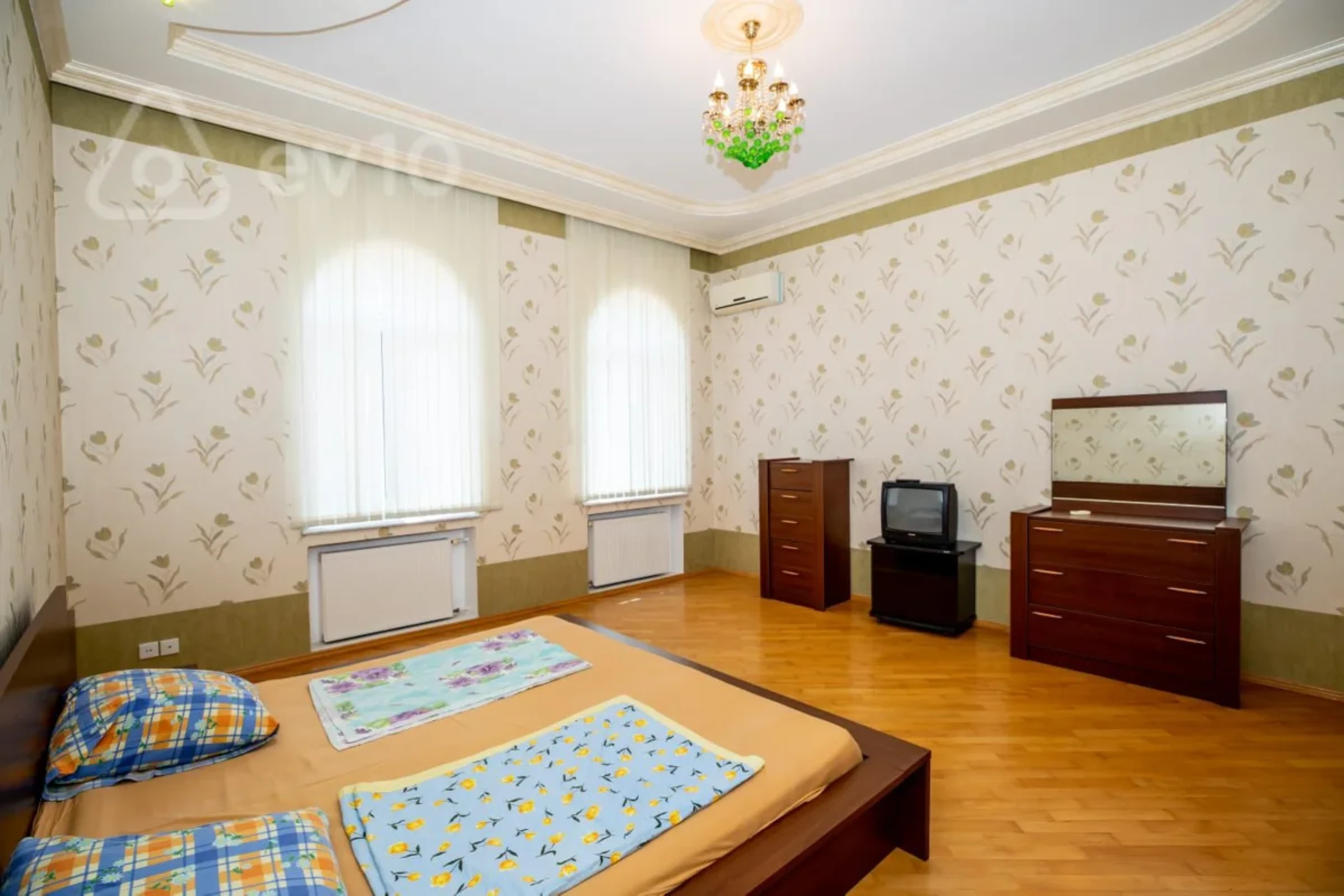 Satılır 6 otaqlı həyət evi 404.7 m²