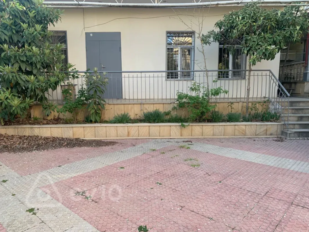 Satılır 6 otaqlı həyət evi 404.7 m²