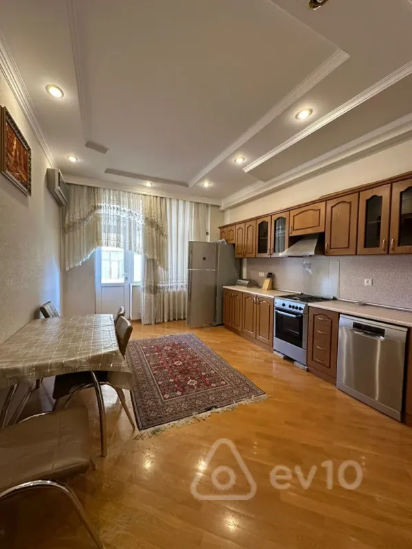 Satılır 3 otaqlı yeni tikili 170 m²