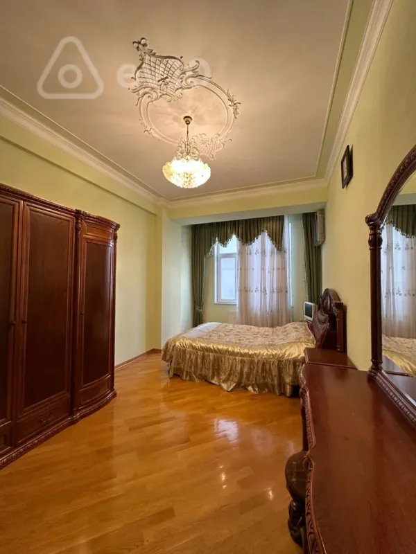 Satılır 3 otaqlı yeni tikili 170 m²