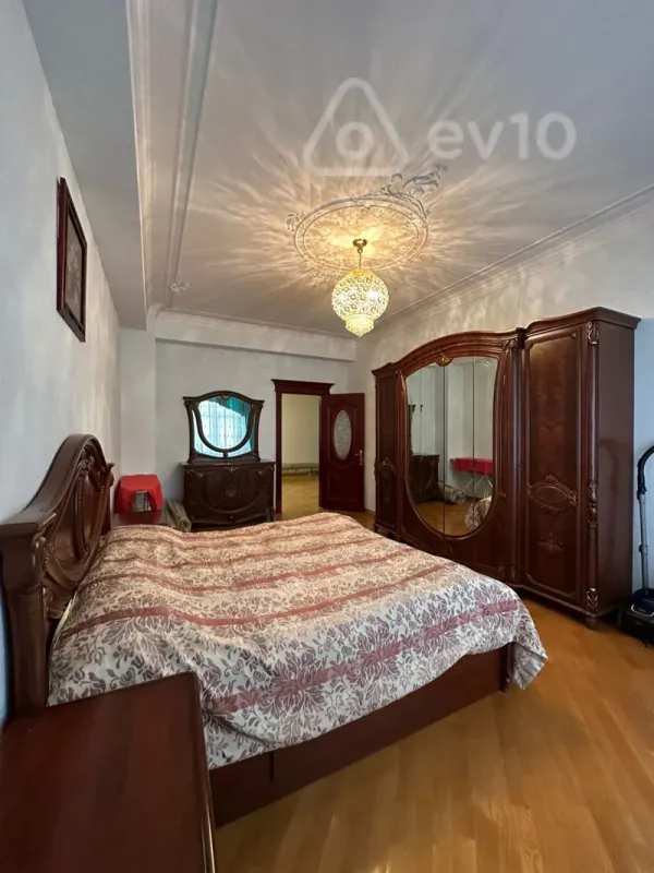 Satılır 3 otaqlı yeni tikili 170 m²
