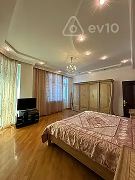 Satılır 4 otaqlı yeni tikili 180 m²