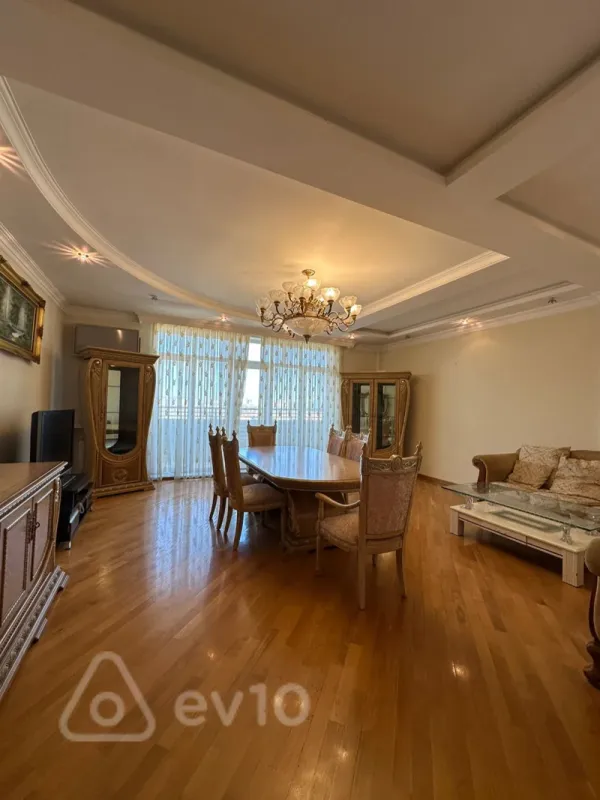 Satılır 4 otaqlı yeni tikili 180 m²